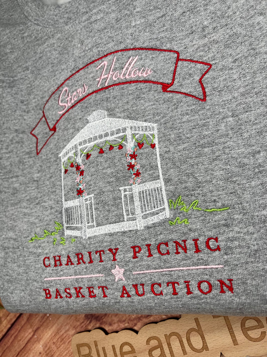 STARS HOLLOW PICNIC BASKET EMBROIDERED SWEATSHIRT LARGE