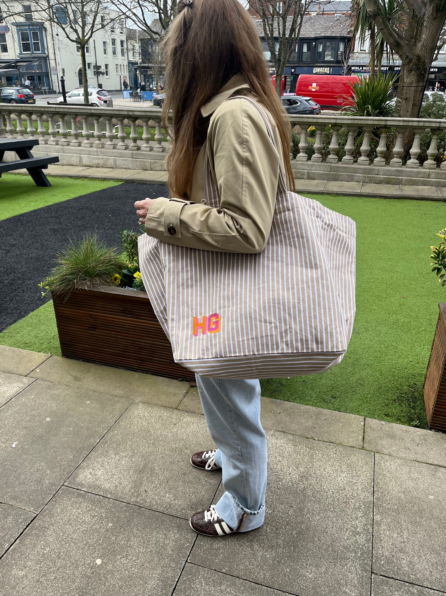 EMBROIDERED SHADOW FONT STRIPE OVERSIZED BAG