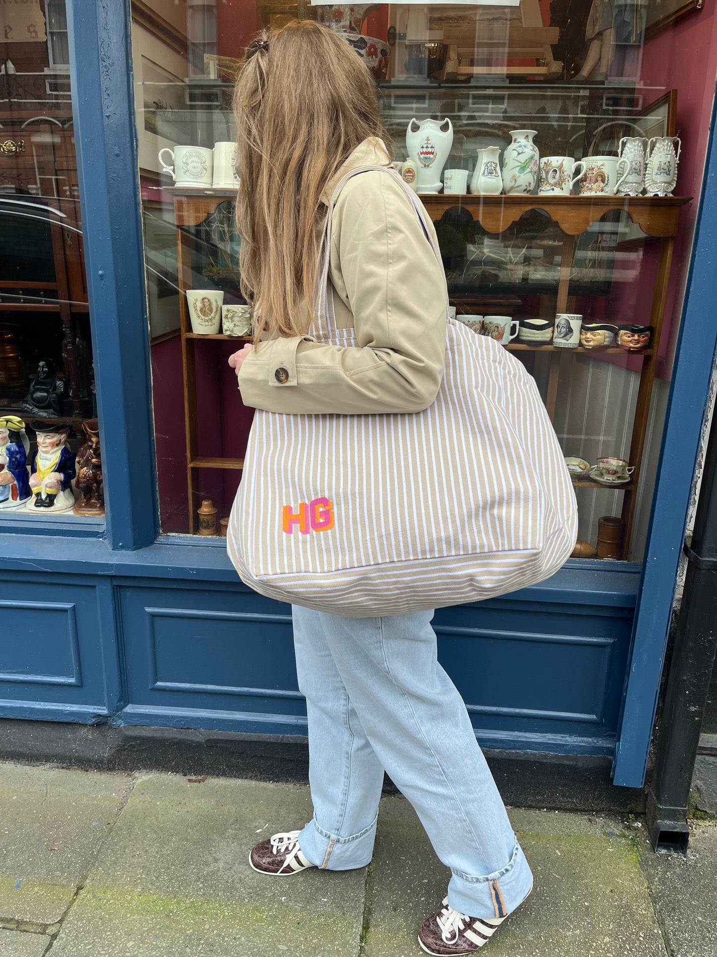 EMBROIDERED SHADOW FONT STRIPE OVERSIZED BAG