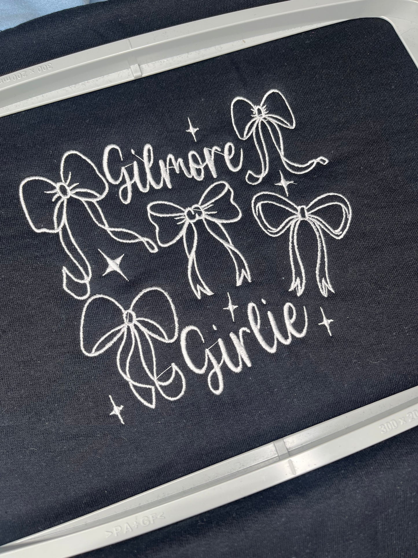 GILMORE GIRLIE AND BOWS EMBROIDERED SWEATSHIRT