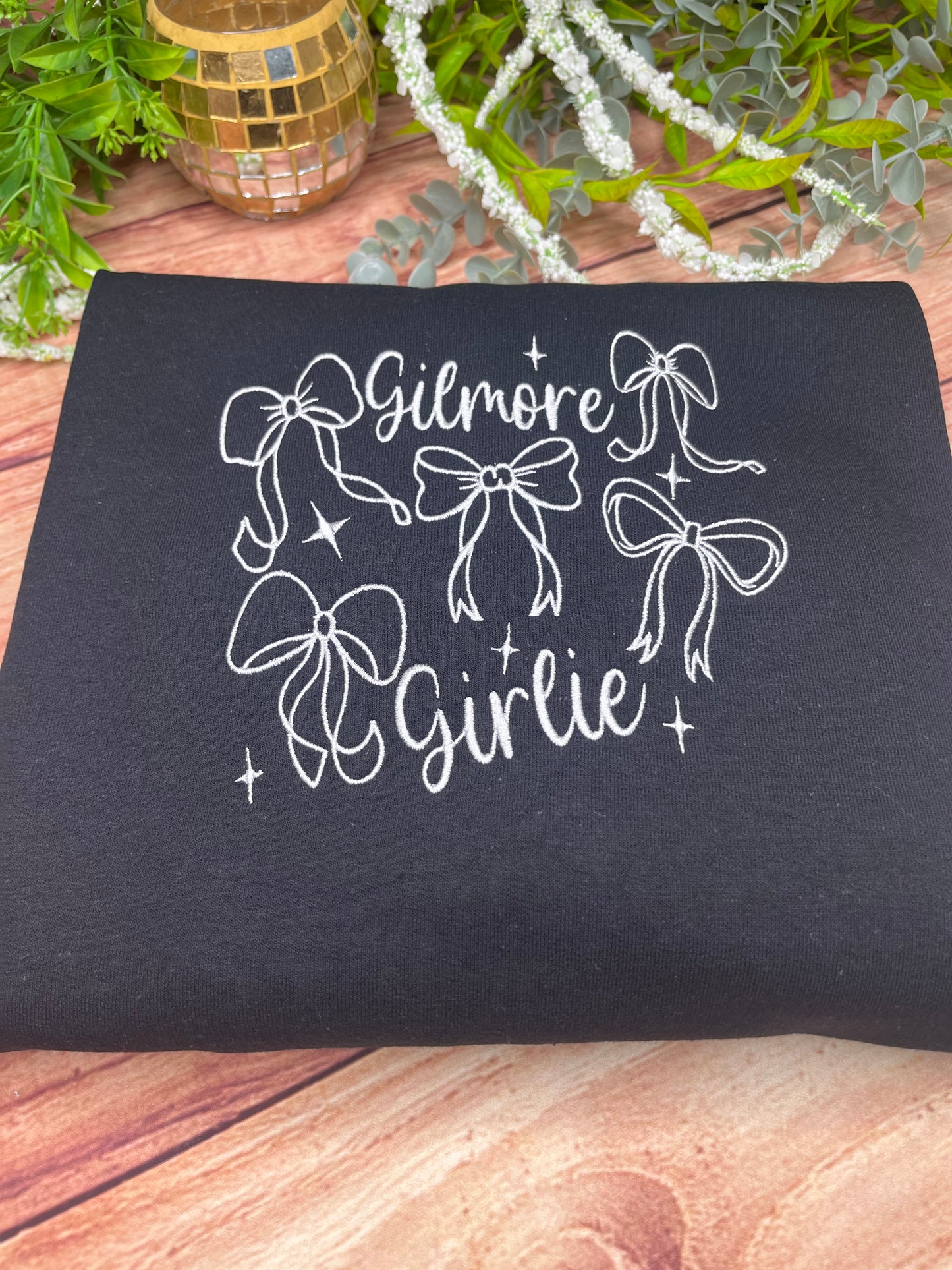 GILMORE GIRLIE AND BOWS EMBROIDERED SWEATSHIRT