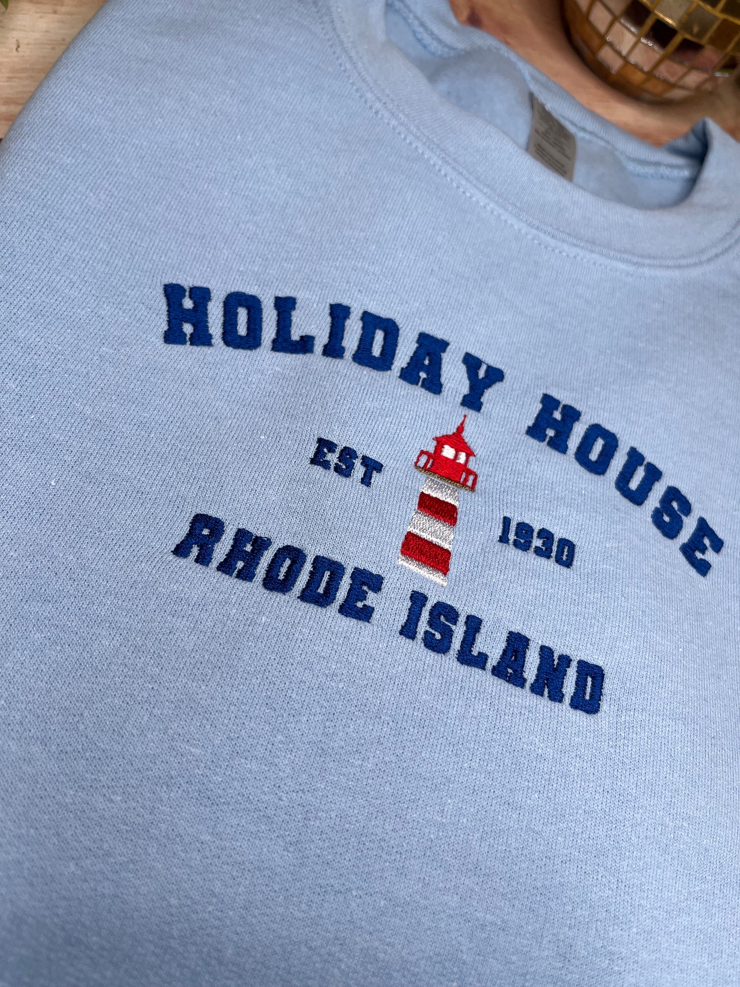 HOLIDAY HOUSE RHODE ISLAND LIGHTHOUSE EMBROIDERED SWEATSHIRT