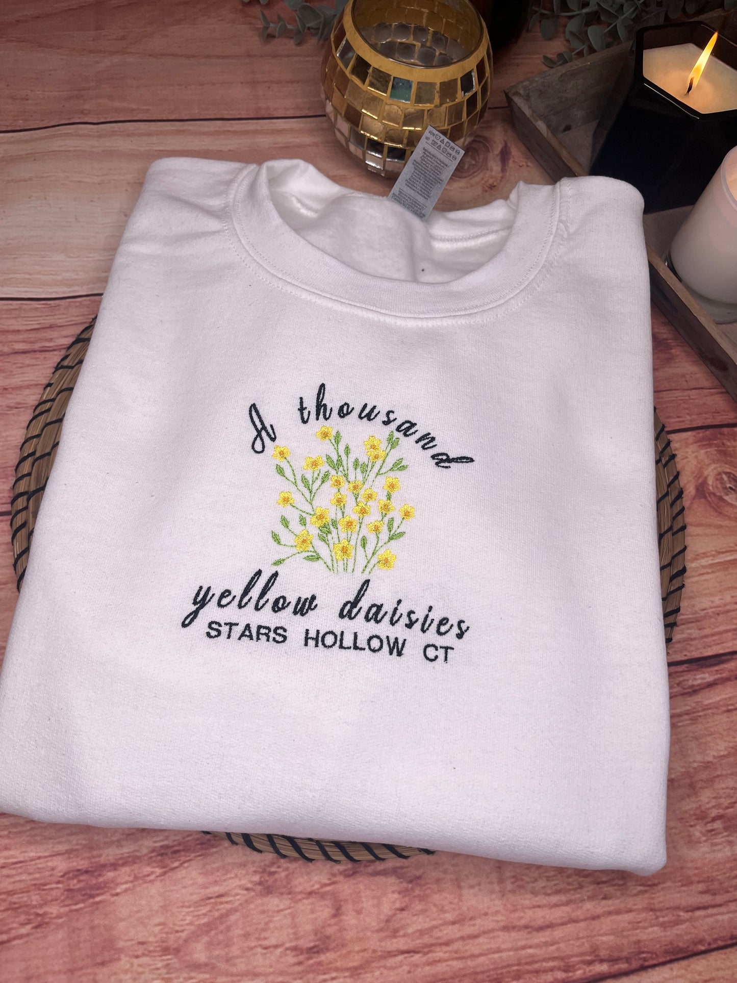 A THOUSAND YELLOW DAISIES EMBROIDERED SWEATSHIRT