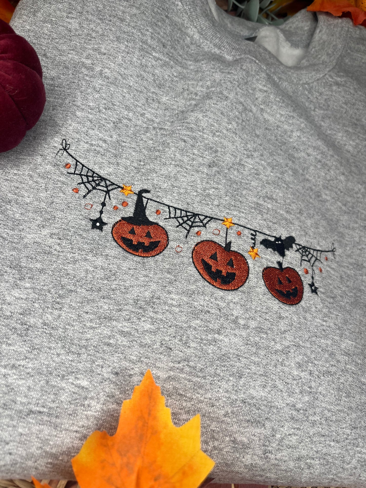 PUMPKIN GARLAND EMBROIDERED SWEATSHIRT