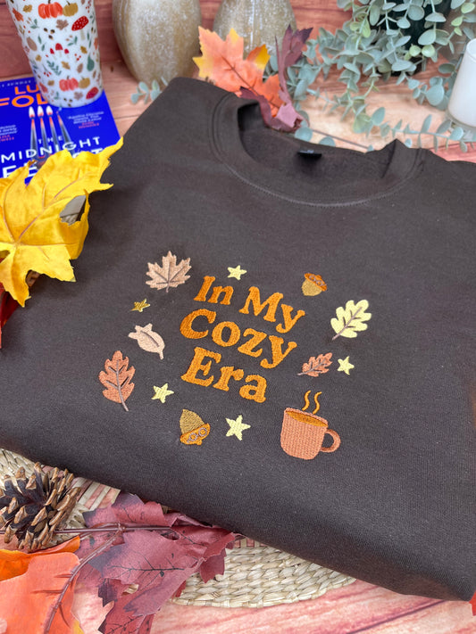 IN MY COSY ERA EMBROIDERED SWEATSHIRT